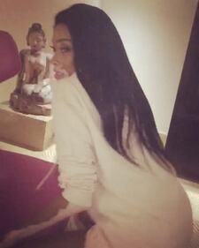 Nicky Minaj sexy con un abito di serpenti 7