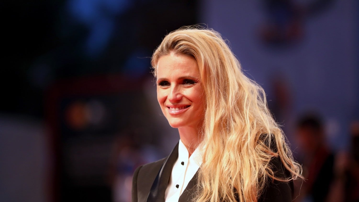 Michelle Hunziker non è incinta, la smentita è tutta da ridere
