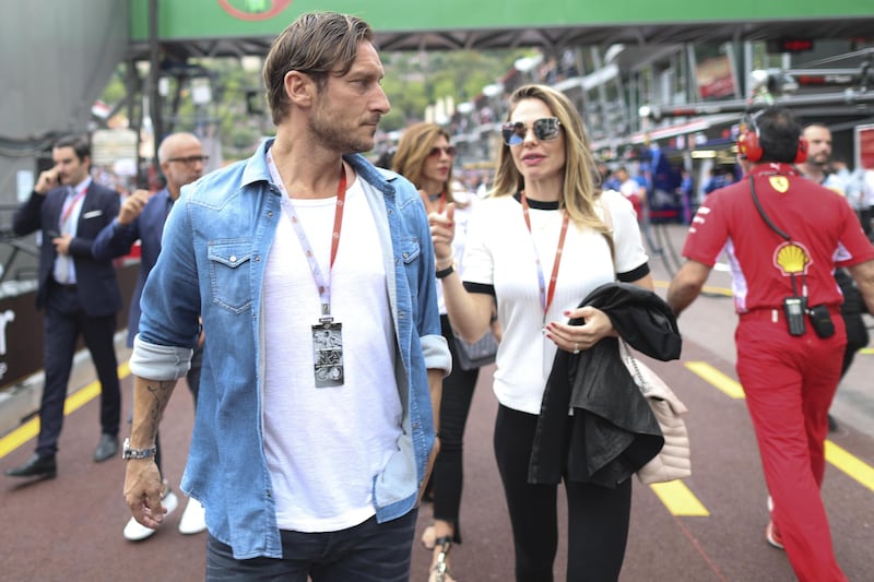 Divorzio Totti-Blasi: il giudice riduce l’assegno per il figlio, nessun accordo sulla separazione