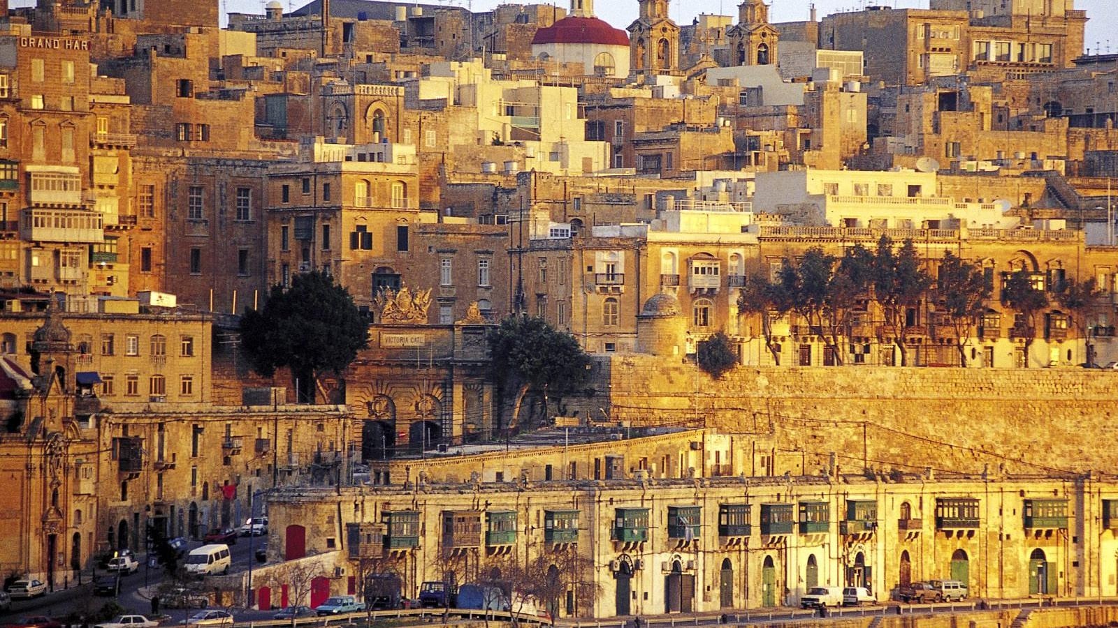 Scandalo Malta, 650mila euro per farsi il passaporto europeo