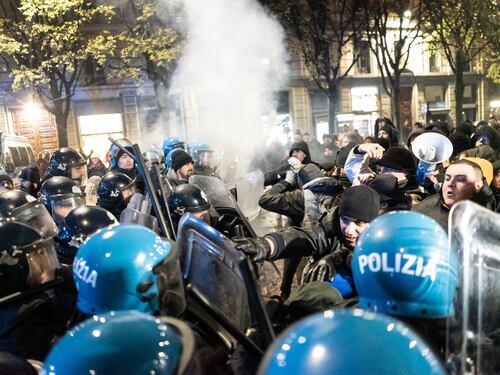 Corteo antagonista: ferito un poliziotto