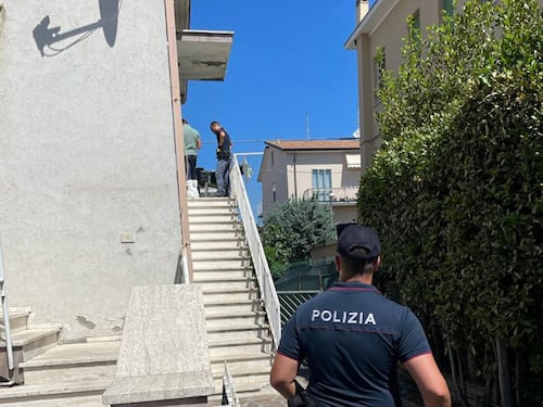 Uccide l'ex compagna con 30 coltellate davanti al figlio: "Ora non gli parlerà più male di me"