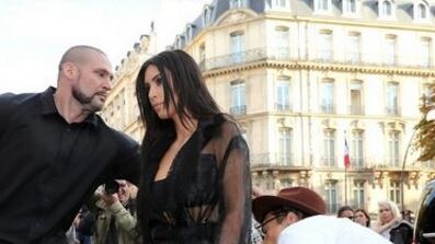 Kim Kardashian aggredita da un ucraino che ha tentato di morderle il lato b