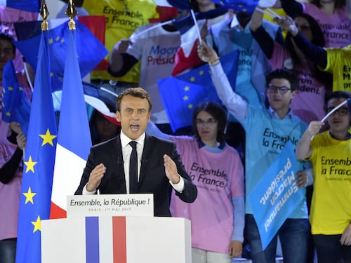 Lo psicoterapeuta: "Con Macron uno psicopatico all'Eliseo"