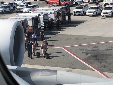 Aereo in quarantena, l'attesa dei passeggeri 1