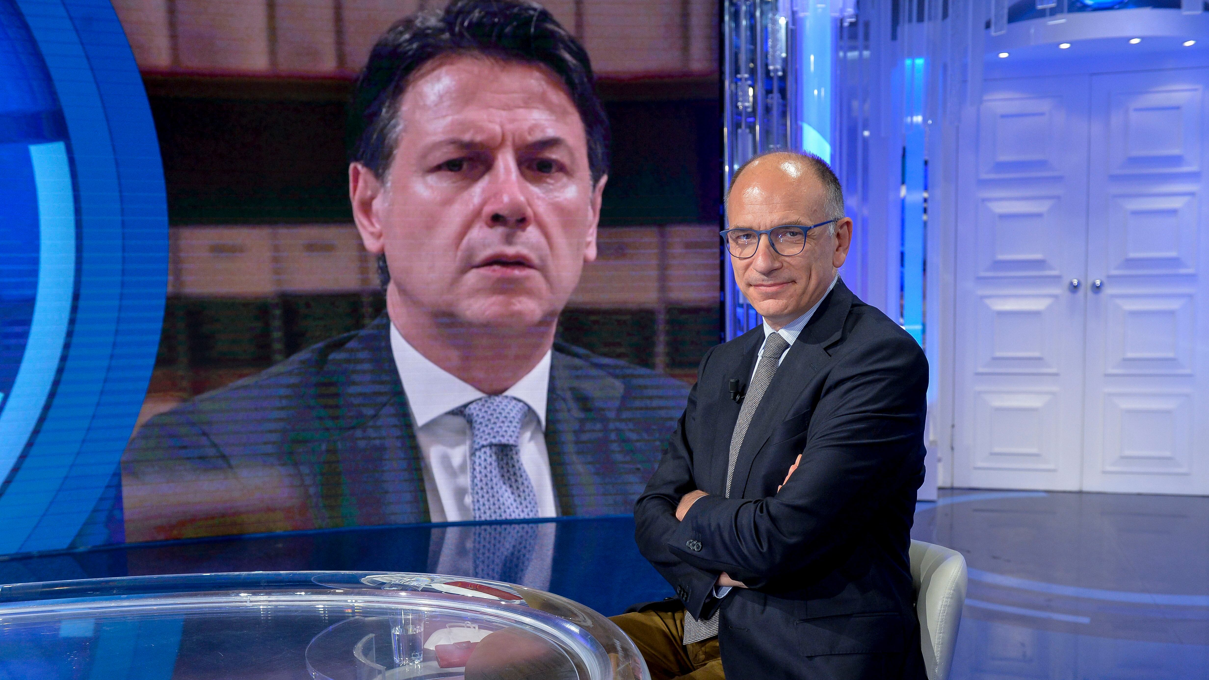 Il Pd in tumulto processa Letta per l'alleanza flop con Conte