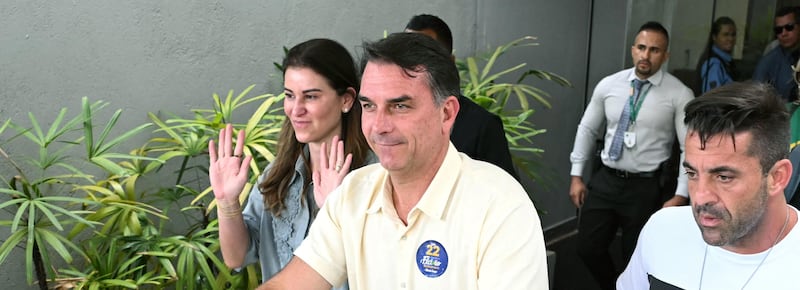 Brasile, annullati i passaporti di Flavio Bolsonaro: Trump lo sostiene e Lula attacca: “Vergogna”