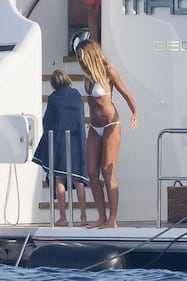 Elle Macpherson, fisico mozzafiato a Saint Tropez 3