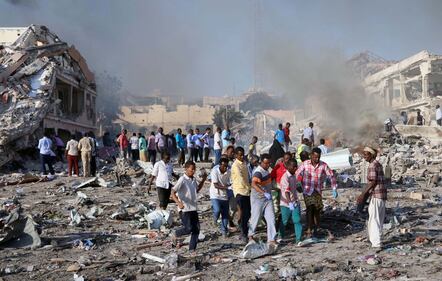 Mogadiscio, esplode un'autobomba: più di 200 vittime 3