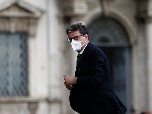 La mossa di Giorgetti: "Rivedere il blocco dei licenziamenti"