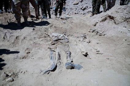 Iraq, trovate 10 fosse comuni con 1700 soldati iracheni 6