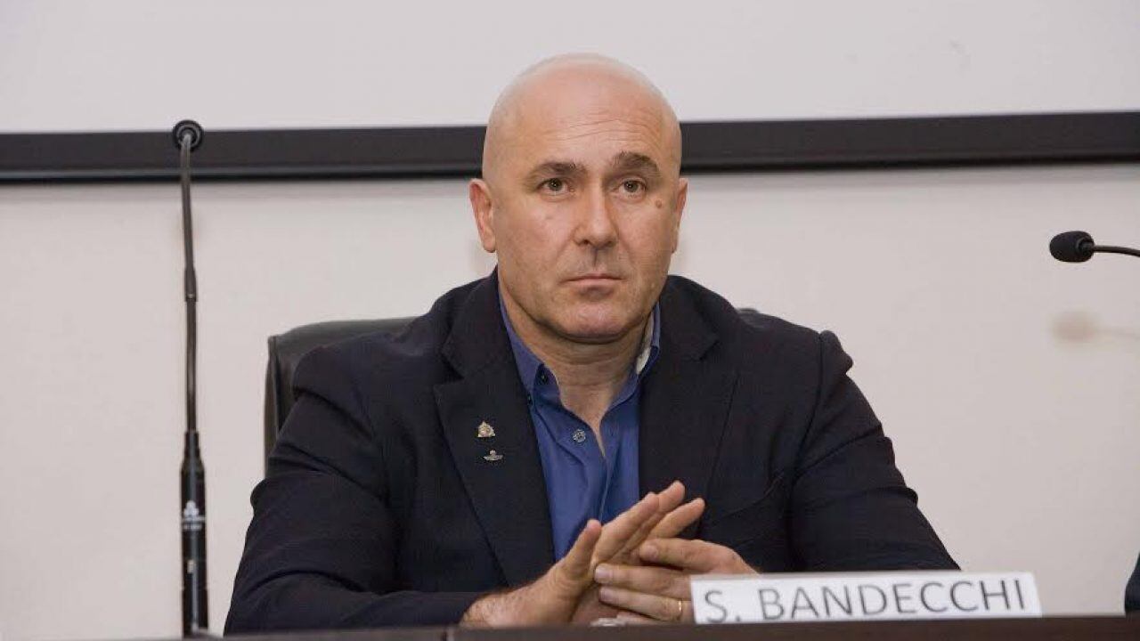 "Basta miracolati, per la politica serve studio"