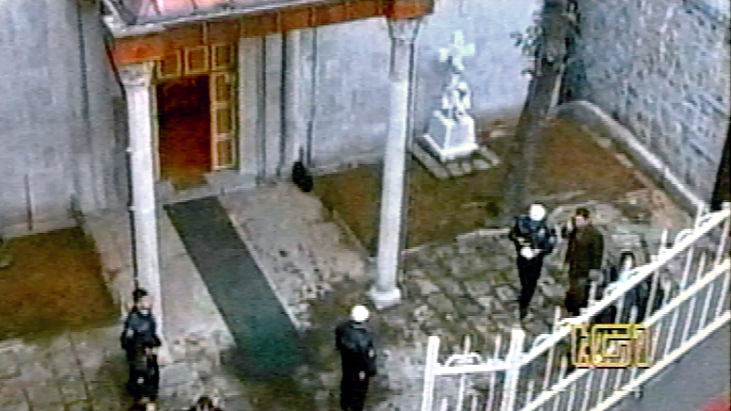 I fan di Erdogan assaltano i simboli della cristianità
