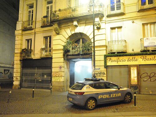 Rapine violente, arrestati due rapper: nelle canzoni si vantavano delle bravate