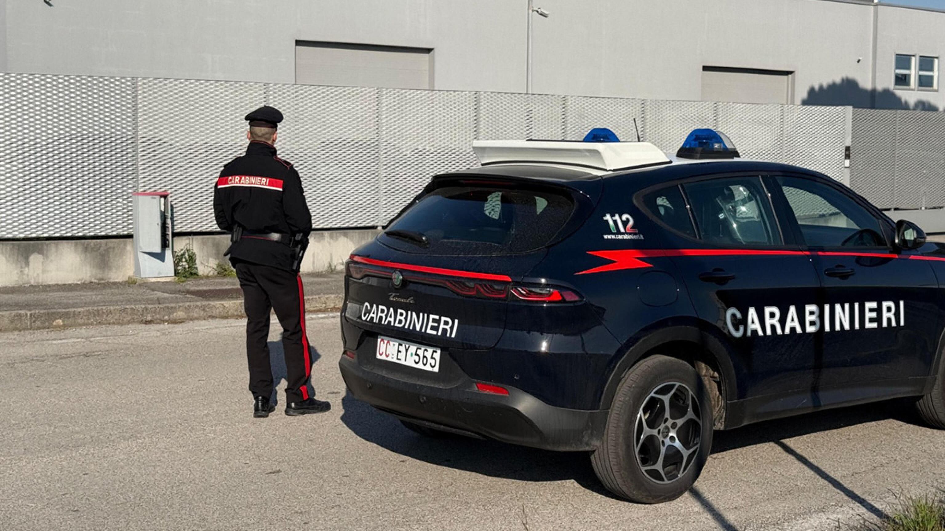 Prada, il "commando" sfonda lo stabilimento di Dolo: rubate scarpe per migliaia di euro