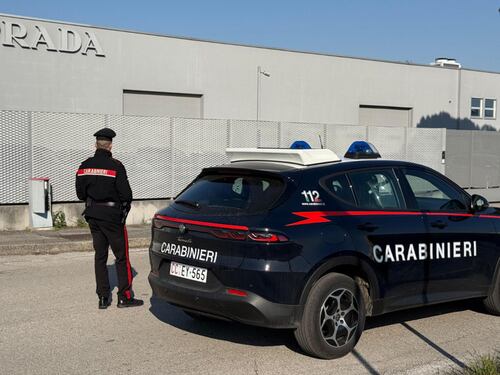 Prada, il "commando" sfonda lo stabilimento di Dolo: rubate scarpe per migliaia di euro