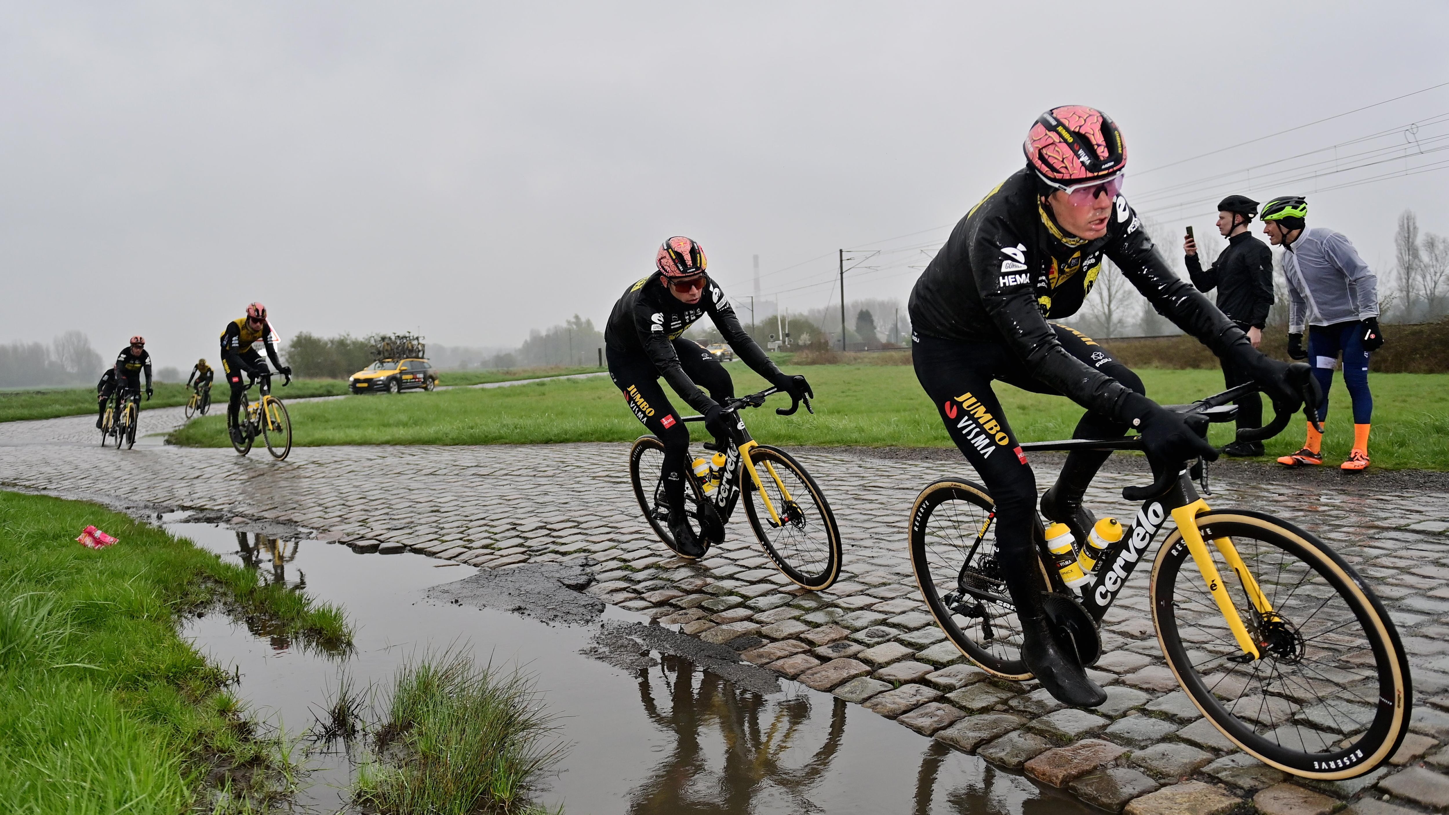La mitica Parigi-Roubaix: il percorso, i favoriti e dove vederla in tv