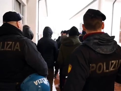 “Sposati o ti uccidiamo”. Salvata una ragazzina bengalese minacciata dai genitori