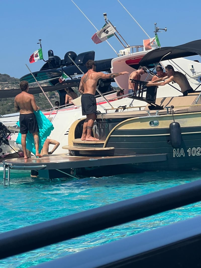 Stefano De Martino, vacanze in Corsica 10