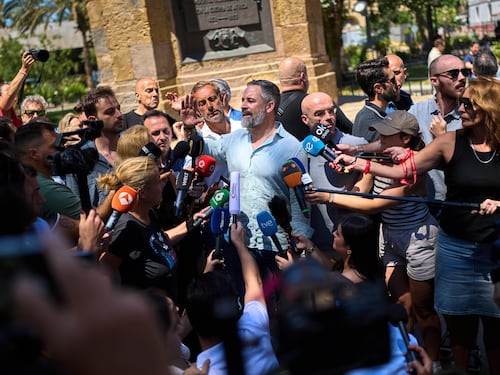 Abascal attacca Sánchez. “Complice del Marocco, deve andare in carcere”