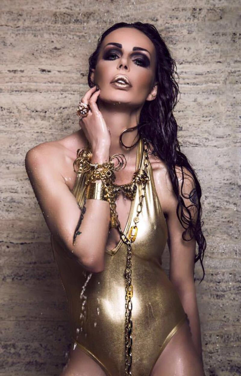 Nina Moric, 40 anni bollenti 37