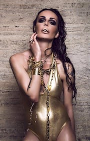 Nina Moric, 40 anni bollenti 37