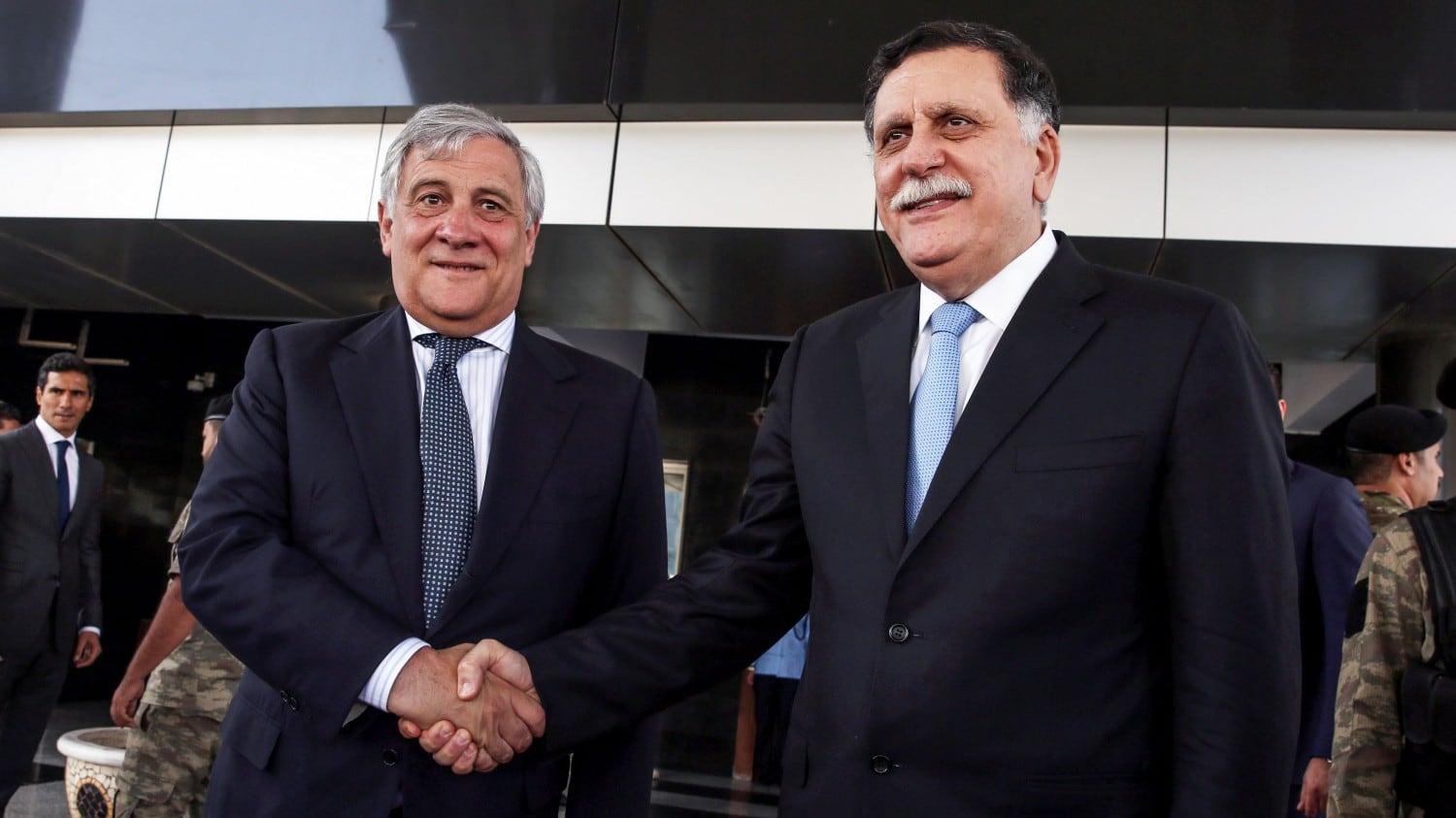 La proposta di Tajani alla Libia "Una lista nera degli scafisti"