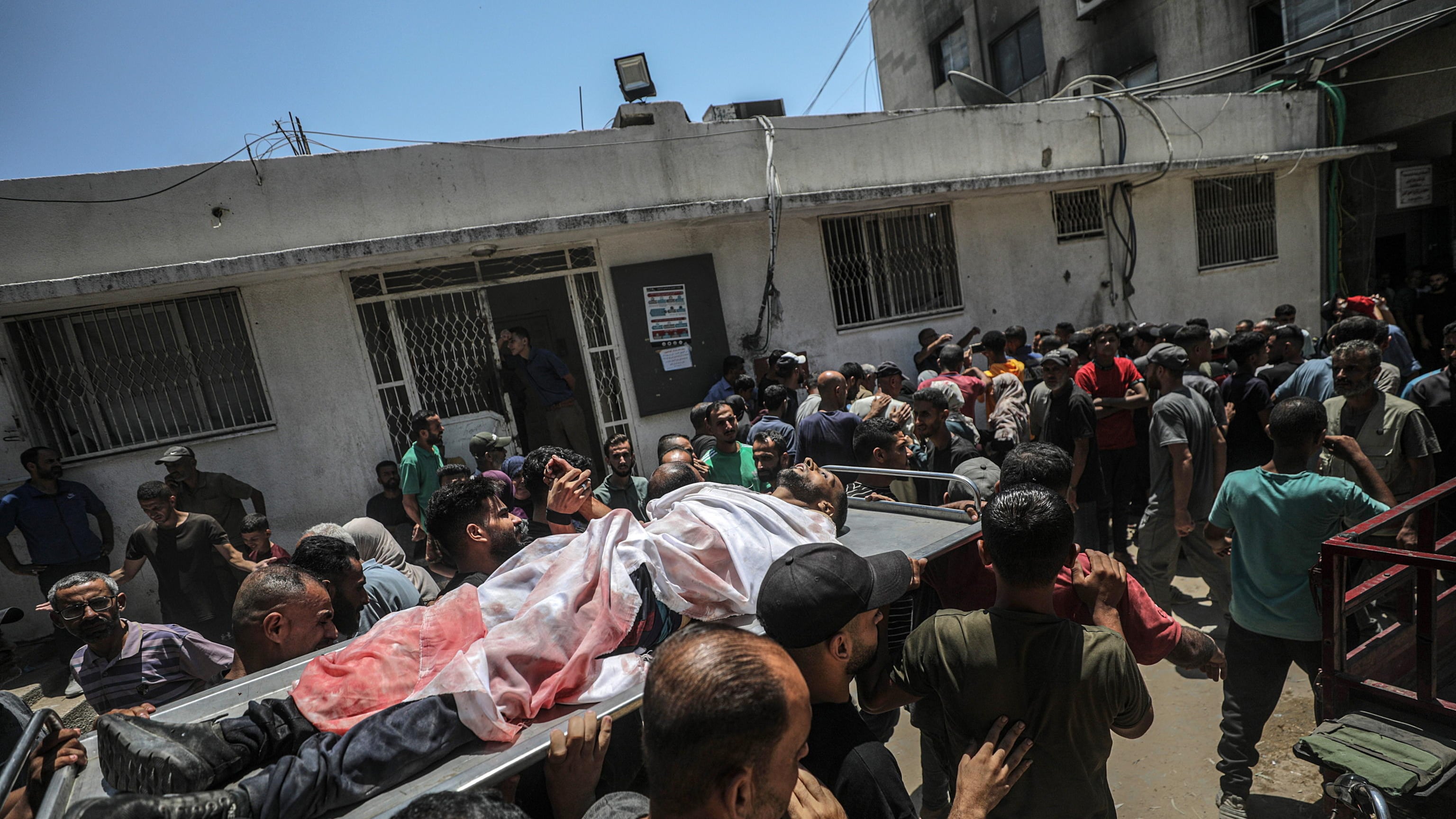 Gaza, scontro internazionale su Israele: 56 morti in poche ore. E 23 Paesi chiedono lo stop