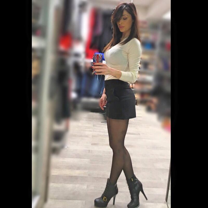Anna Tatangelo, sexy sui social: foto 11