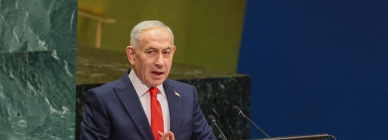 Netanyahu sfida l’Onu: delegati fuori dall’aula. “Il 7 ottobre è 16 volte l’11 settembre. Genocidio a Gaza è bugia del secolo”