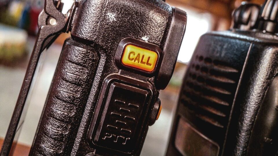 All’esame per avvocato ci va con il walkie talkie