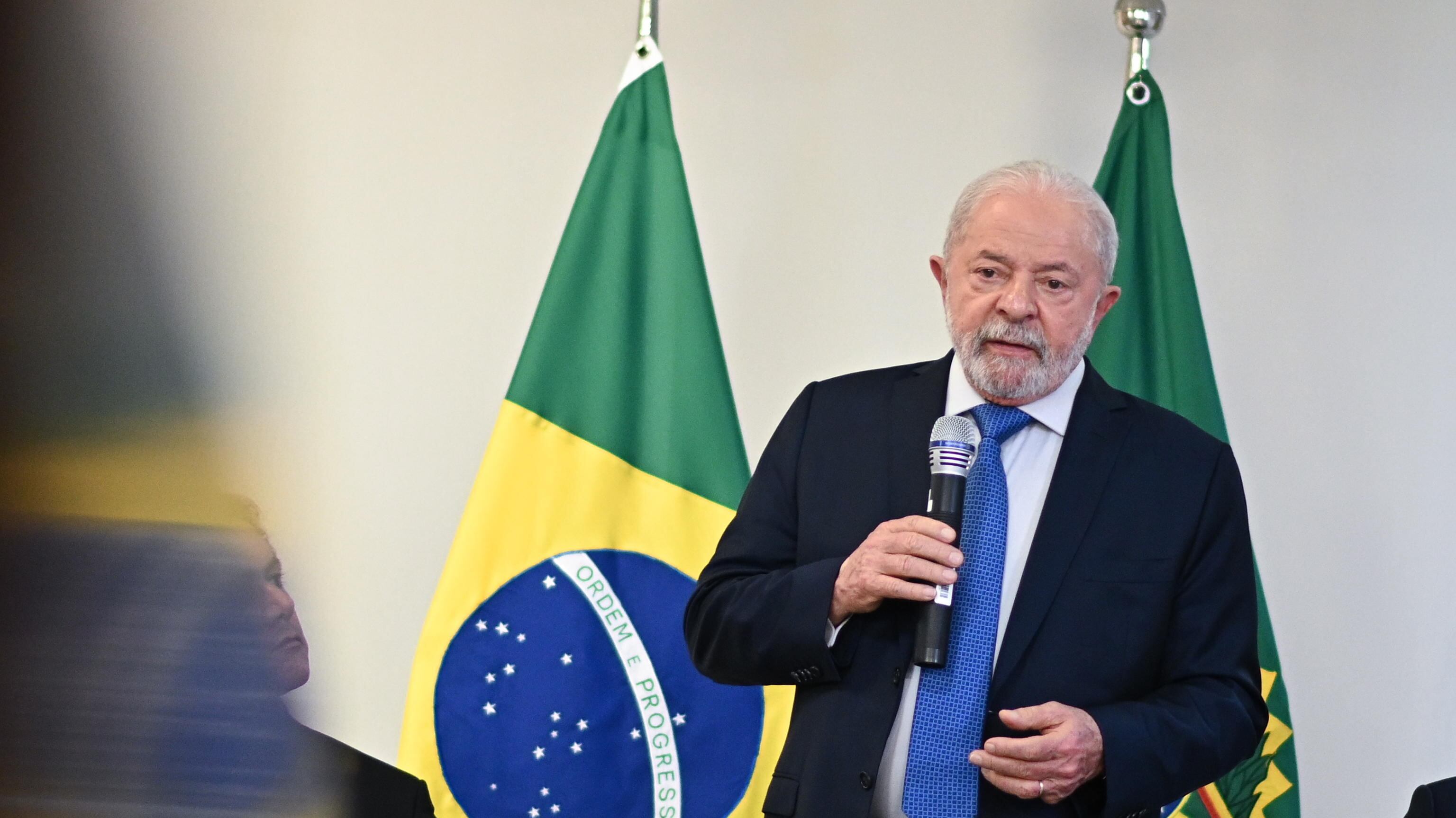 Il Brasile dell'amico Lula come base operativa. La nuova rete per l'arruolamento di spie russe