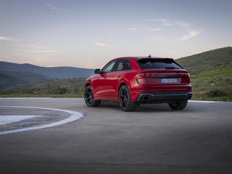 Nuova Audi RS Q8 2024, guarda tutte le immagini 6