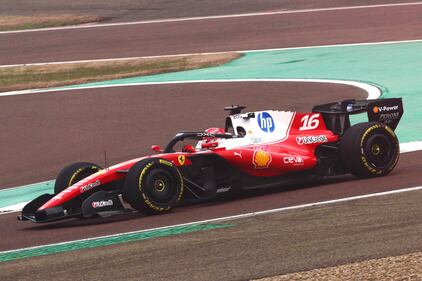 È nata la nuova Ferrari SF-26: ecco le immagini della nuova monoposto 12
