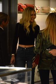 Chiara Ferragni fa shopping in centro a Milano 8
