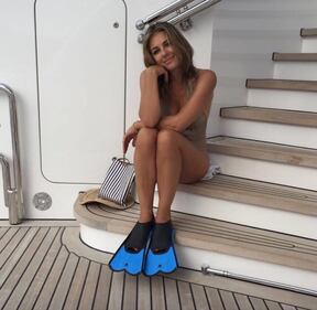 Liz Hurley hot, estate in bikini 19