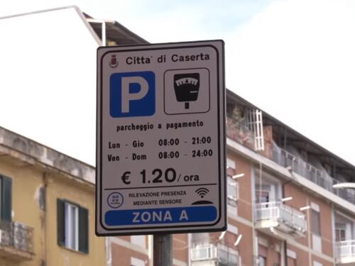 Parcheggi sulle strisce blu e non paghi perché il parcometro è rotto o non hai monete? La multa scatta lo stesso