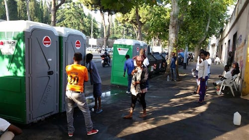 I migranti del Baobab e il degrado di via Cupa 15
