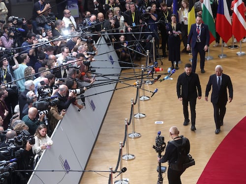 L’Ue si muove per isolare lo Zar. E tiene congelati gli asset russi