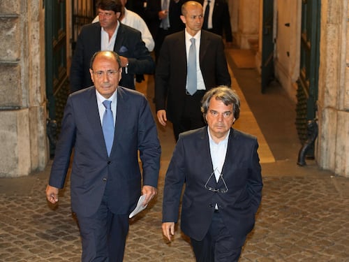 In Forza Italia ha vinto la linea dura: "Se il Cav cade, ci dimettiamo"