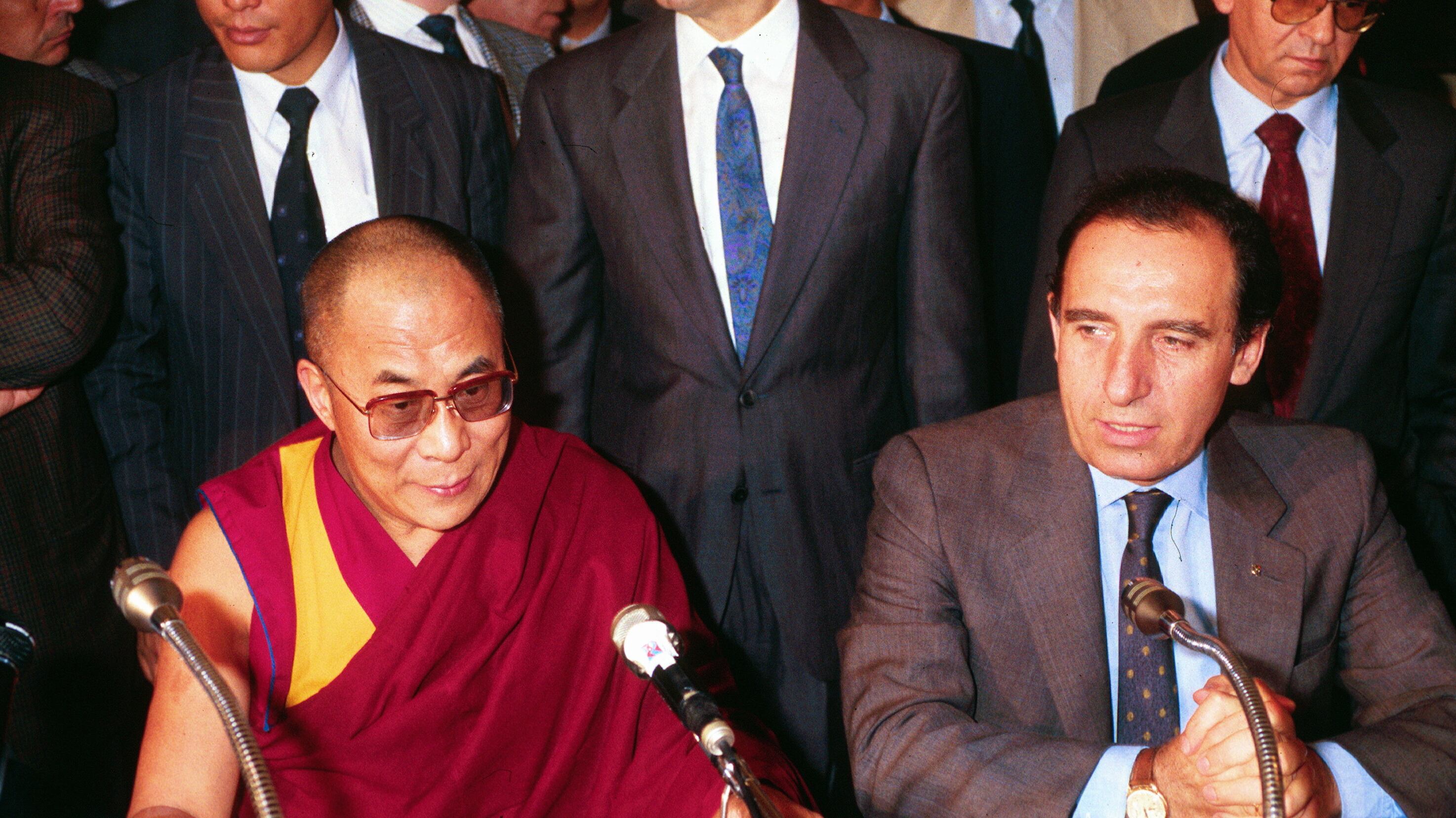 Addio a "Pilli" e alla Milano da bere tra Gorbaciov, Charlot e Dalai Lama