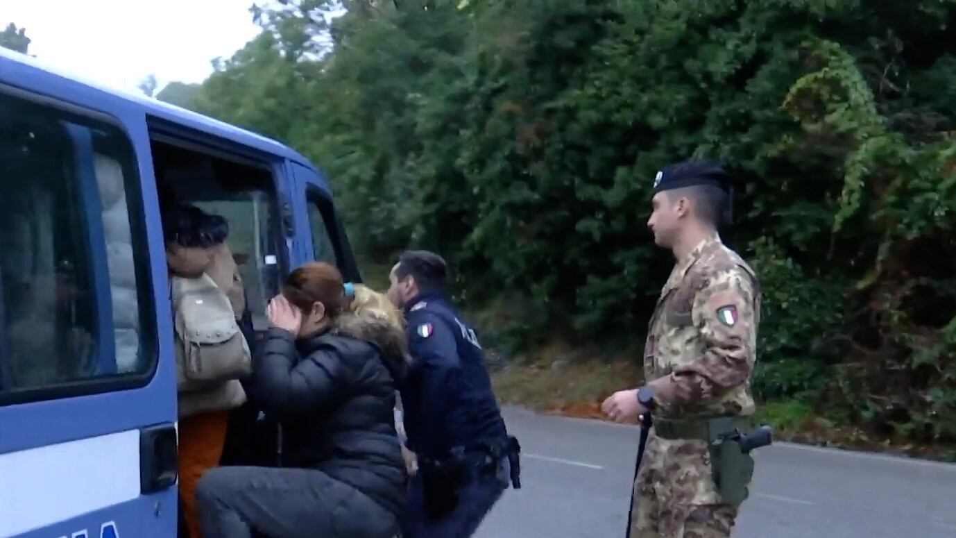 "Non siamo terroristi, niente telecamere". Sul Carso tra i migranti della rotta balcanica