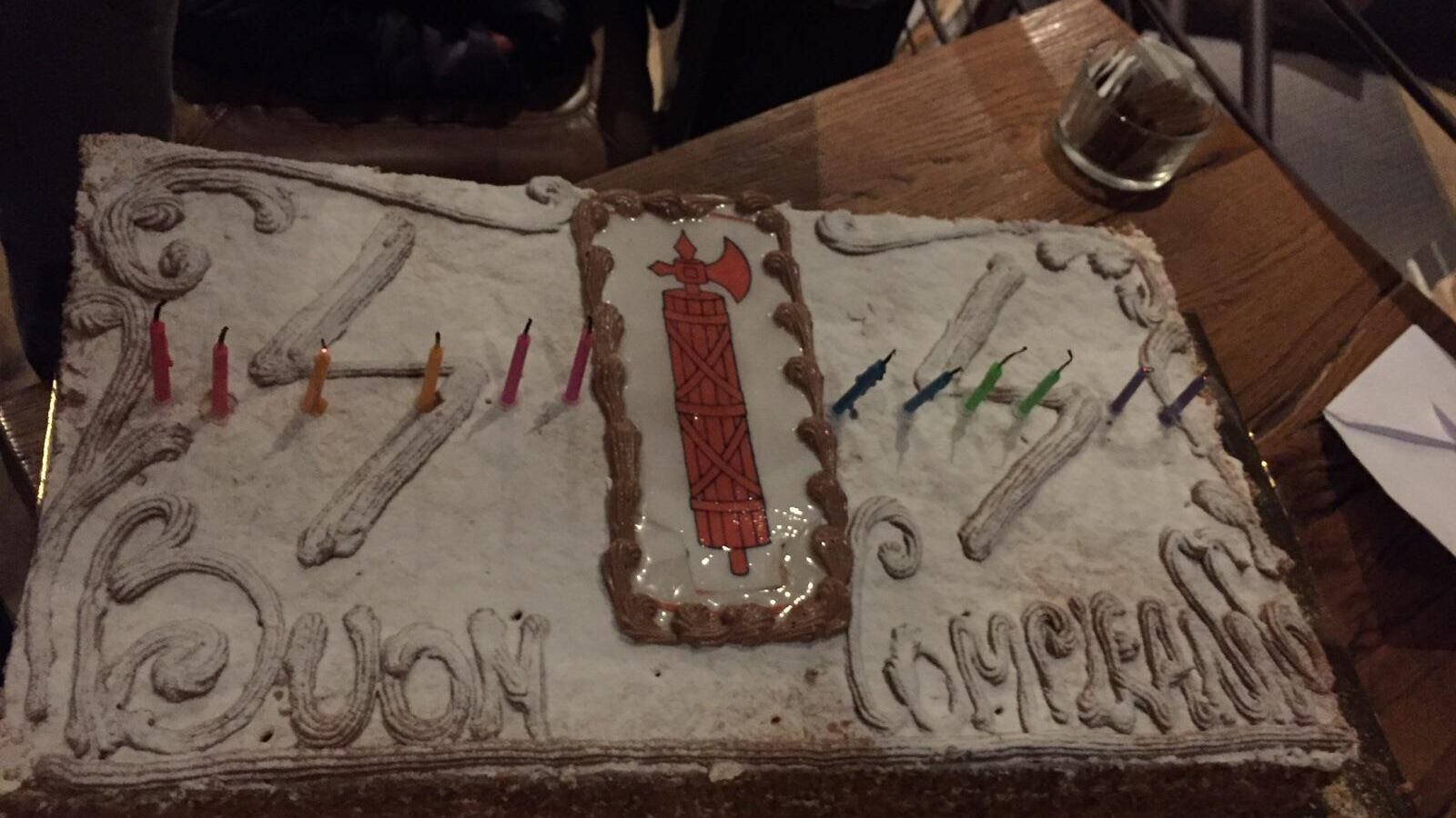 Torta con fascio littorio e rune SS per il politico veneto Giorgetti