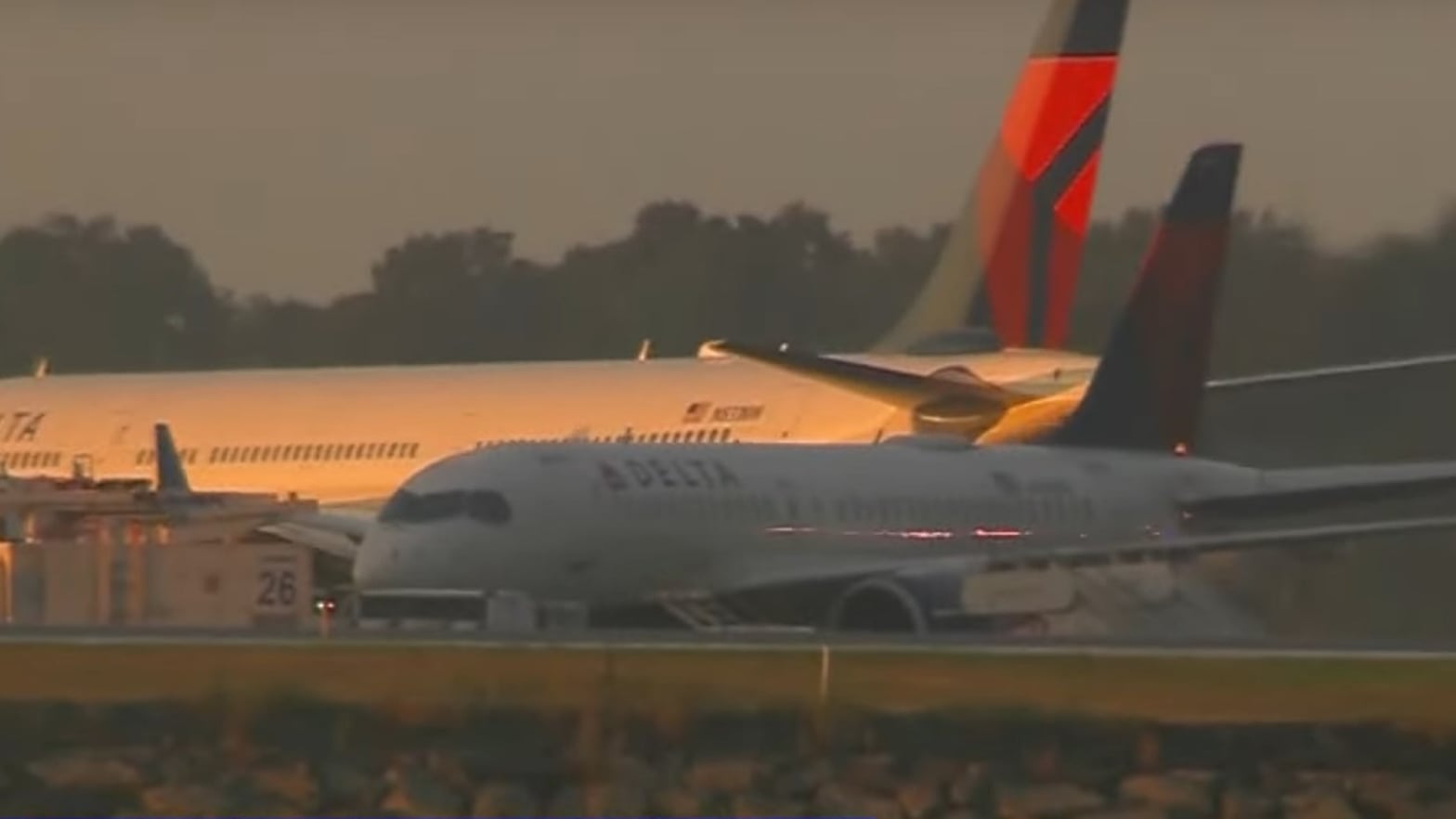 Fulmine colpisce volo da Boston a Roma, paura a bordo tra gli oltre 200 passeggeri