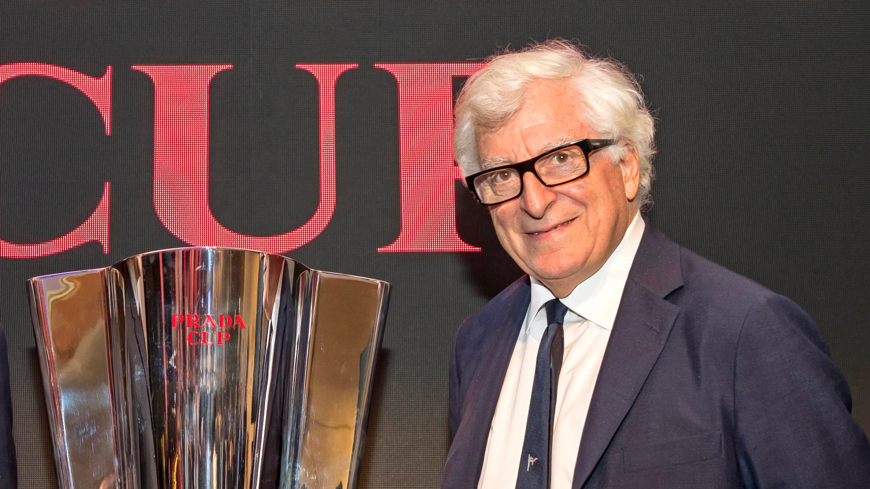 Per Prada sfilata di ricavi da 3,3 miliardi