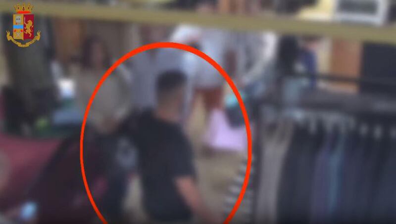 Rapinatori in azione a Milano 7