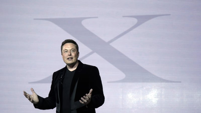 Crolla Space X e Musk dimezza il patrimonio