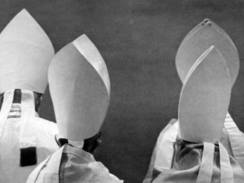 Pedofilia, spunta report choc sulla Chiesa francese: "Tremila preti"
