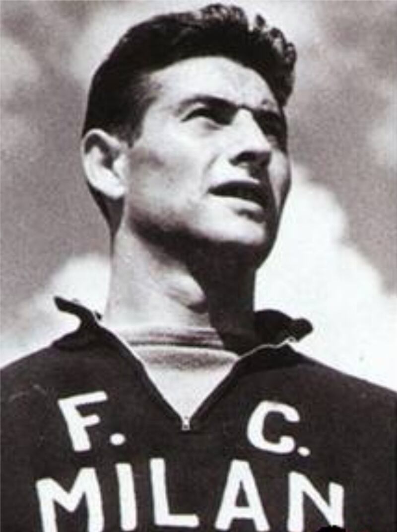 Lorenzo Buffon con la felpa del Milan (wikipedia)