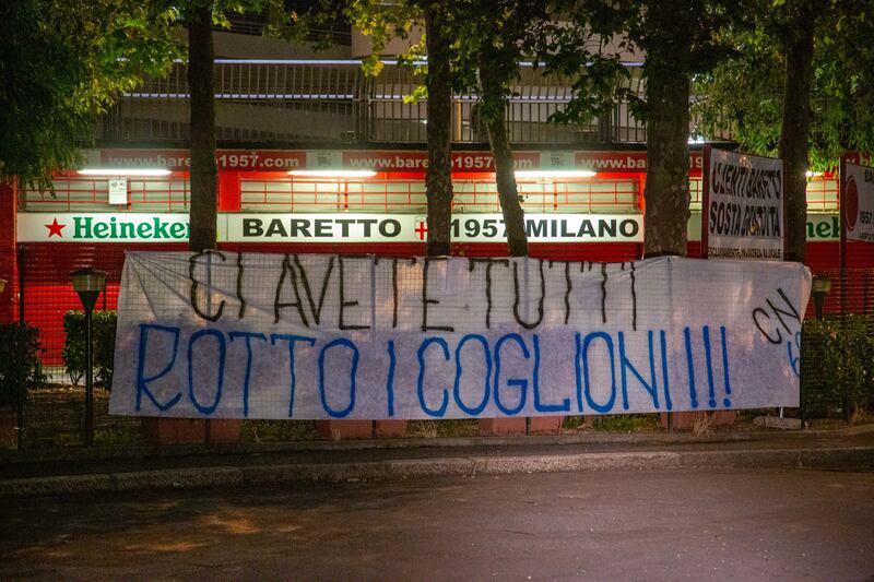 Lo sfregio a Lukaku: i tifosi lo "cancellano" 5
